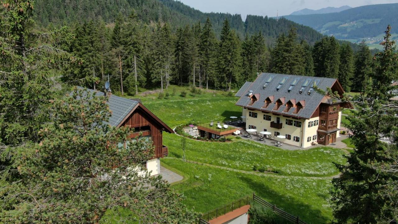 Natura Boutique Chalet Wellness Spa Dobbiaco Esterno foto