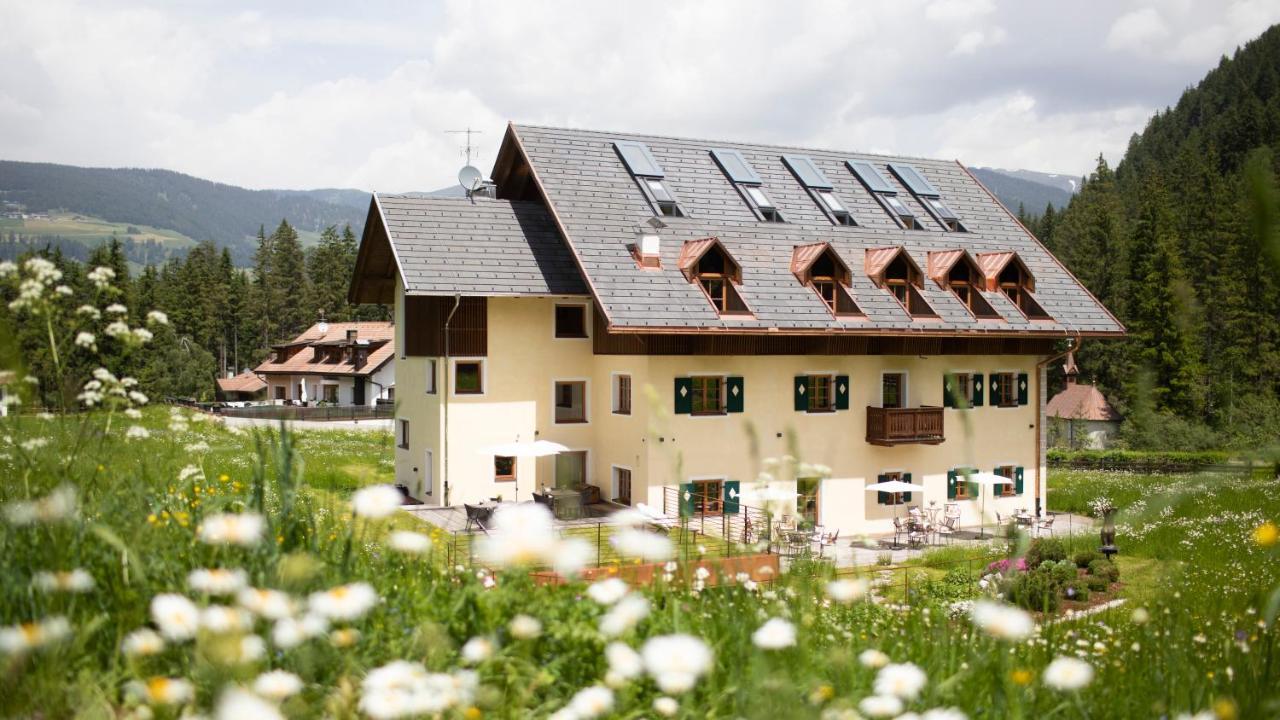 Natura Boutique Chalet Wellness Spa Dobbiaco Esterno foto