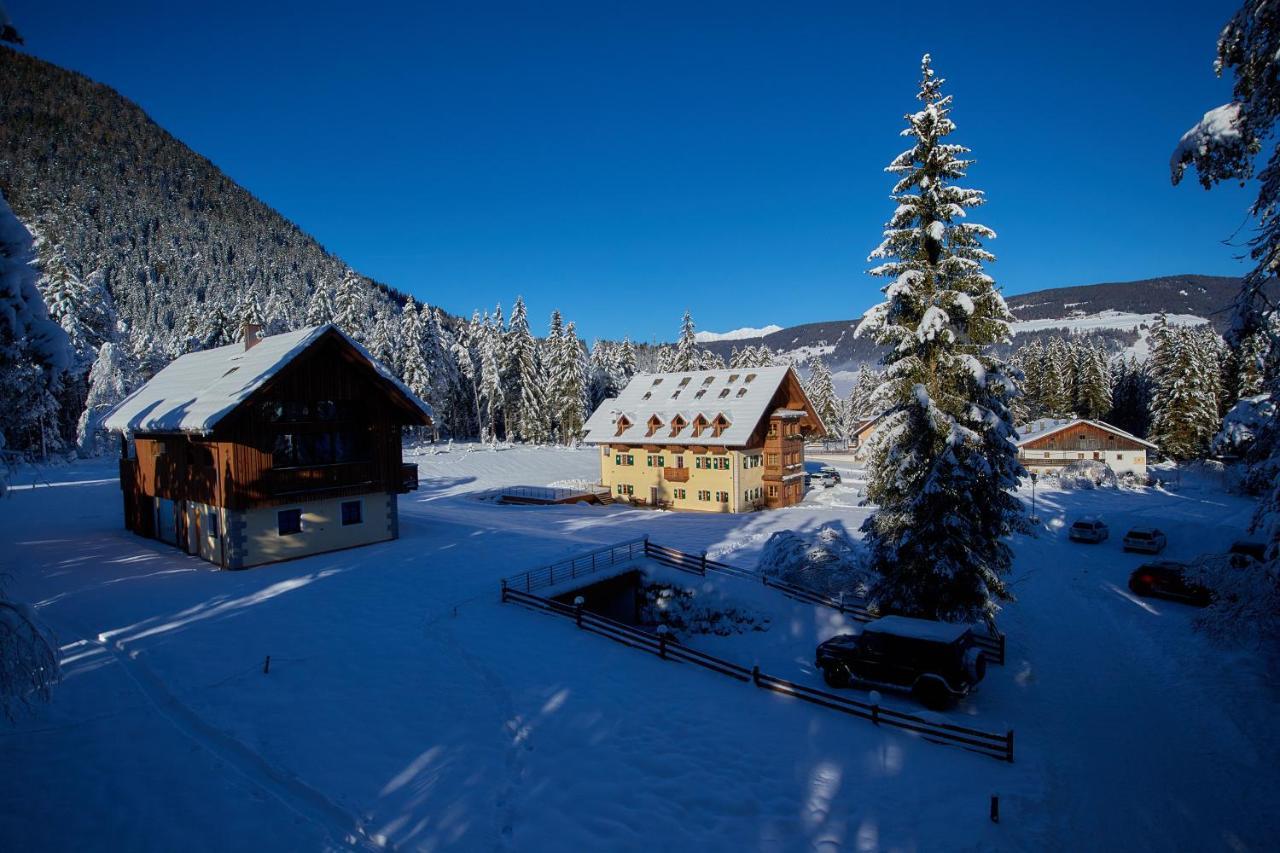 Natura Boutique Chalet Wellness Spa Dobbiaco Esterno foto